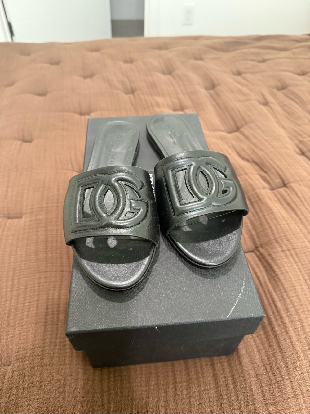 Dolce&Gabbana DG Interlocked Leather Sandals